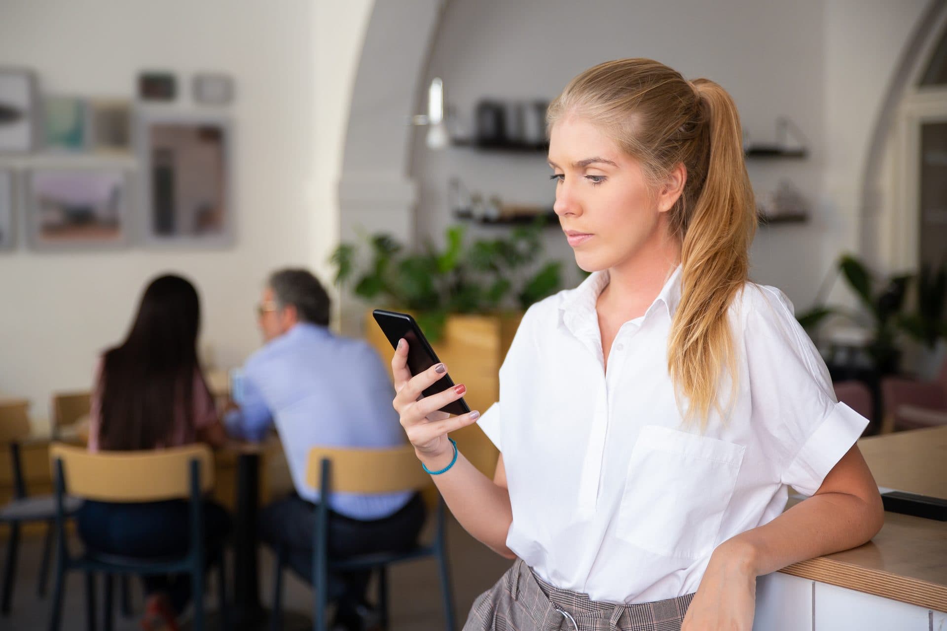 Cotizar por WhatsApp: cómo tu hotel gana la reserva directa